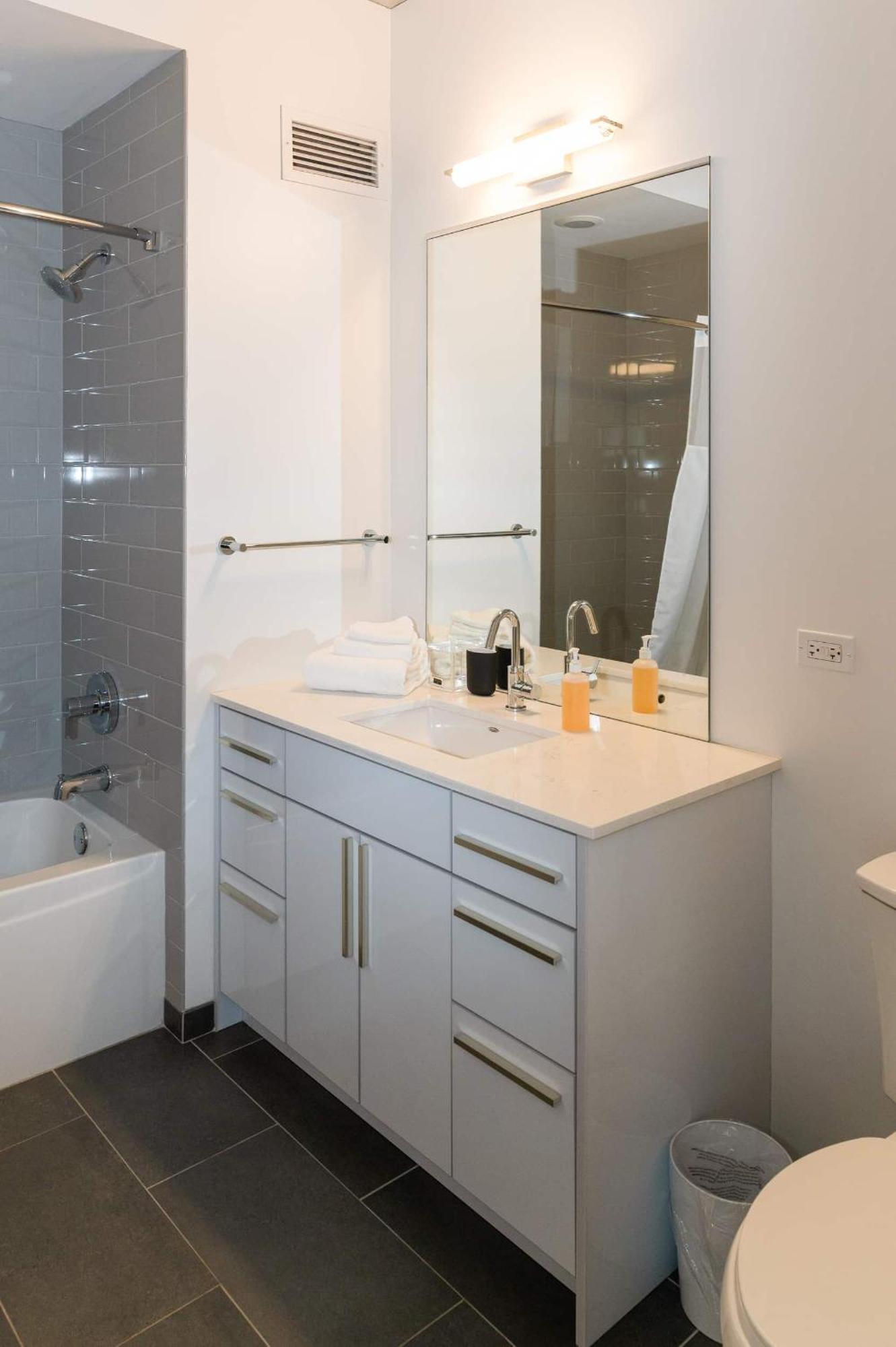 2Br Elegant Premium Suite With Balcony & Sweeping City Views 시카고 외부 사진
